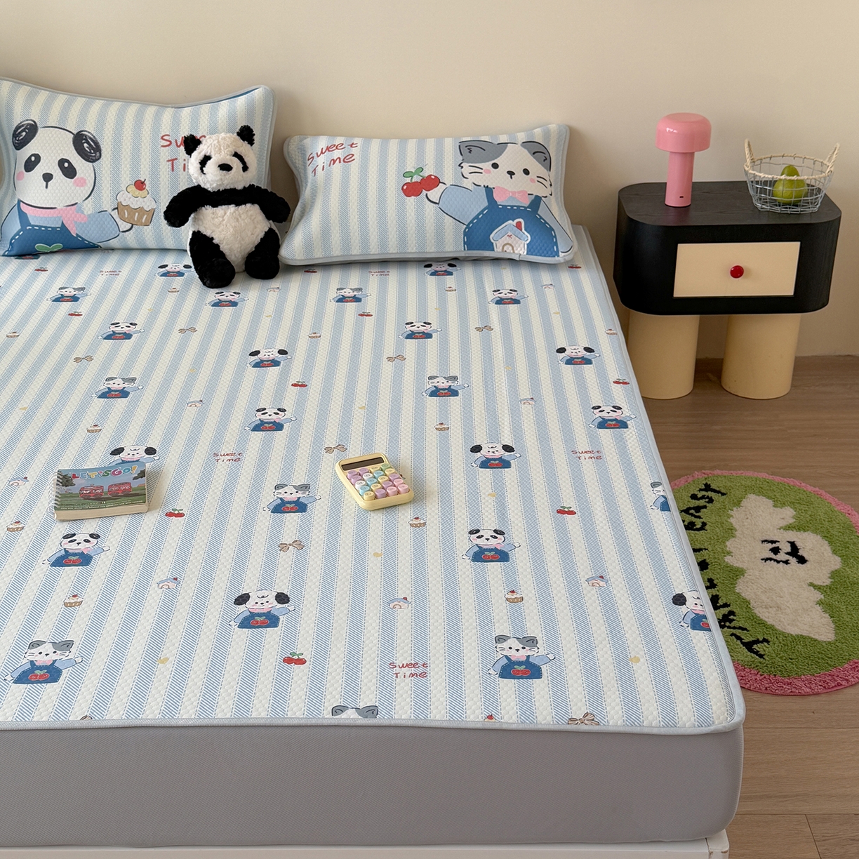 91家纺网 家纺一手货源 找家纺 Sweet dreams甜梦 2026新款A类数码印花凉感豆豆床笠款凉席--小版 甜梦时光