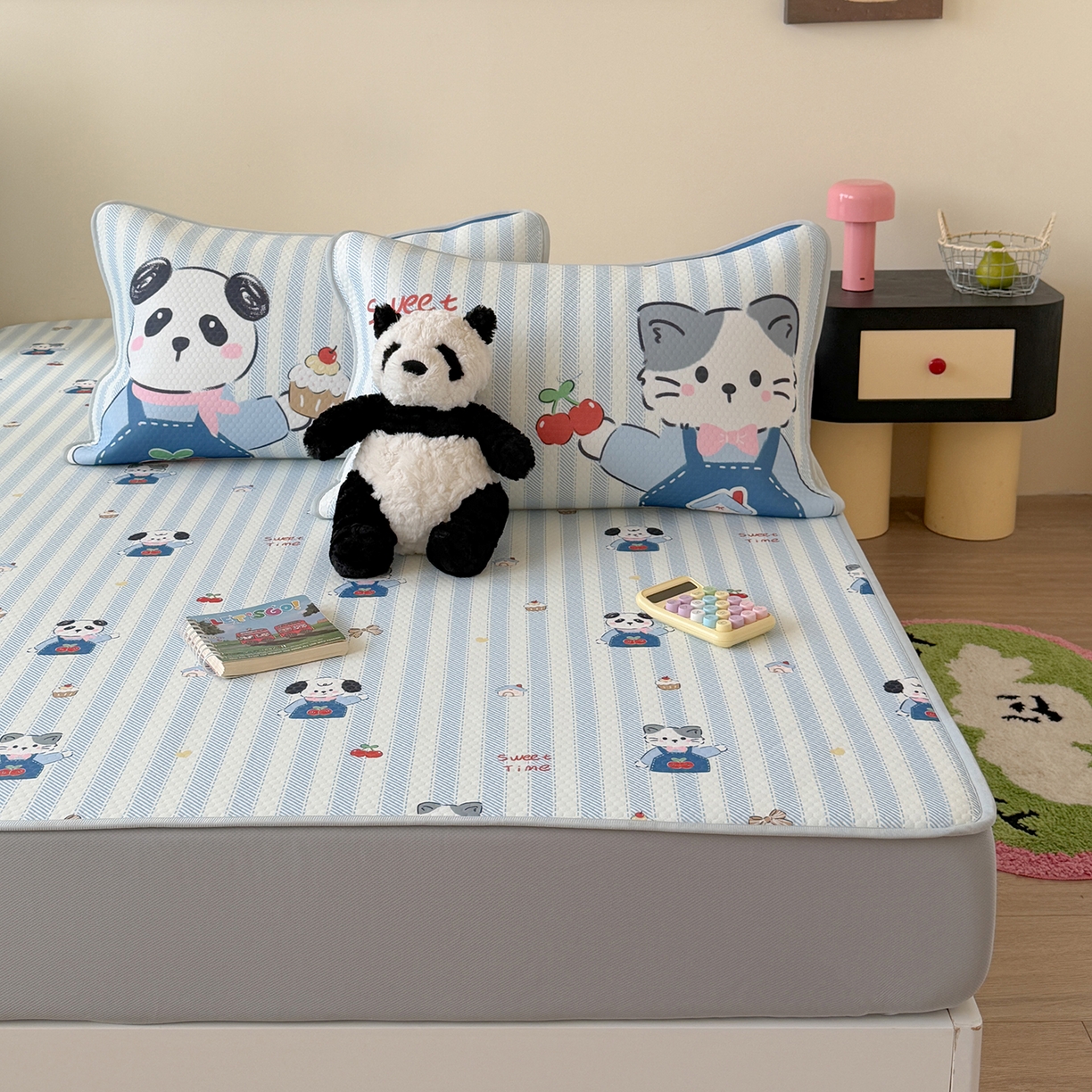 91家纺网 家纺一手货源 找家纺 Sweet dreams甜梦 2026新款A类数码印花凉感豆豆床笠款凉席--小版 甜梦时光