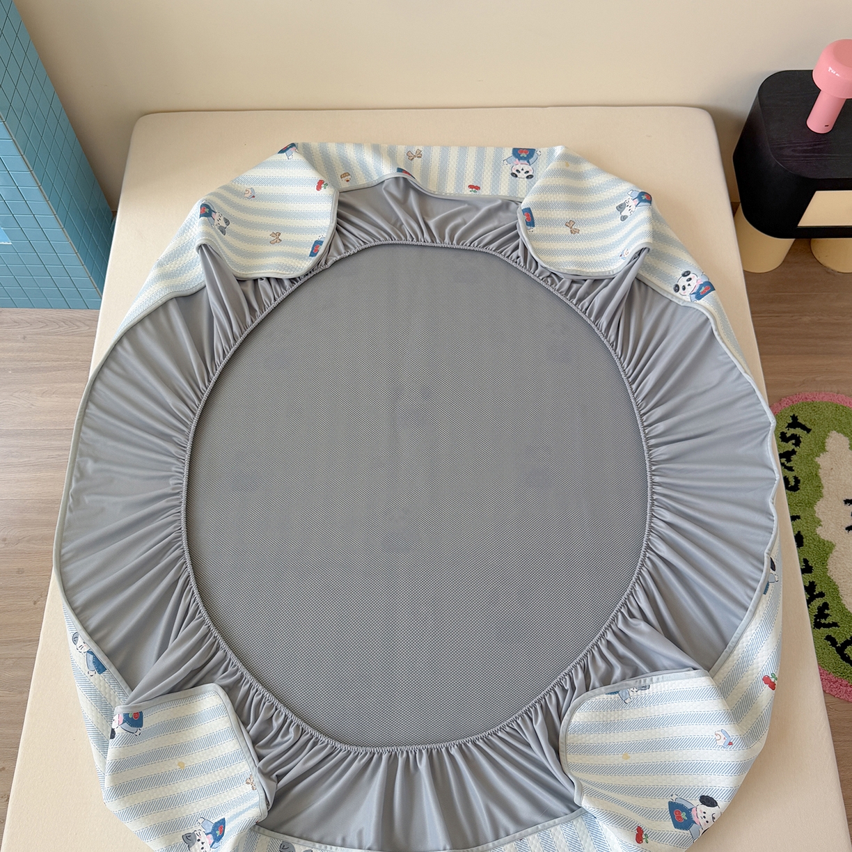 91家纺网 家纺一手货源 找家纺 Sweet dreams甜梦 2026新款A类数码印花凉感豆豆床笠款凉席--小版 甜梦时光