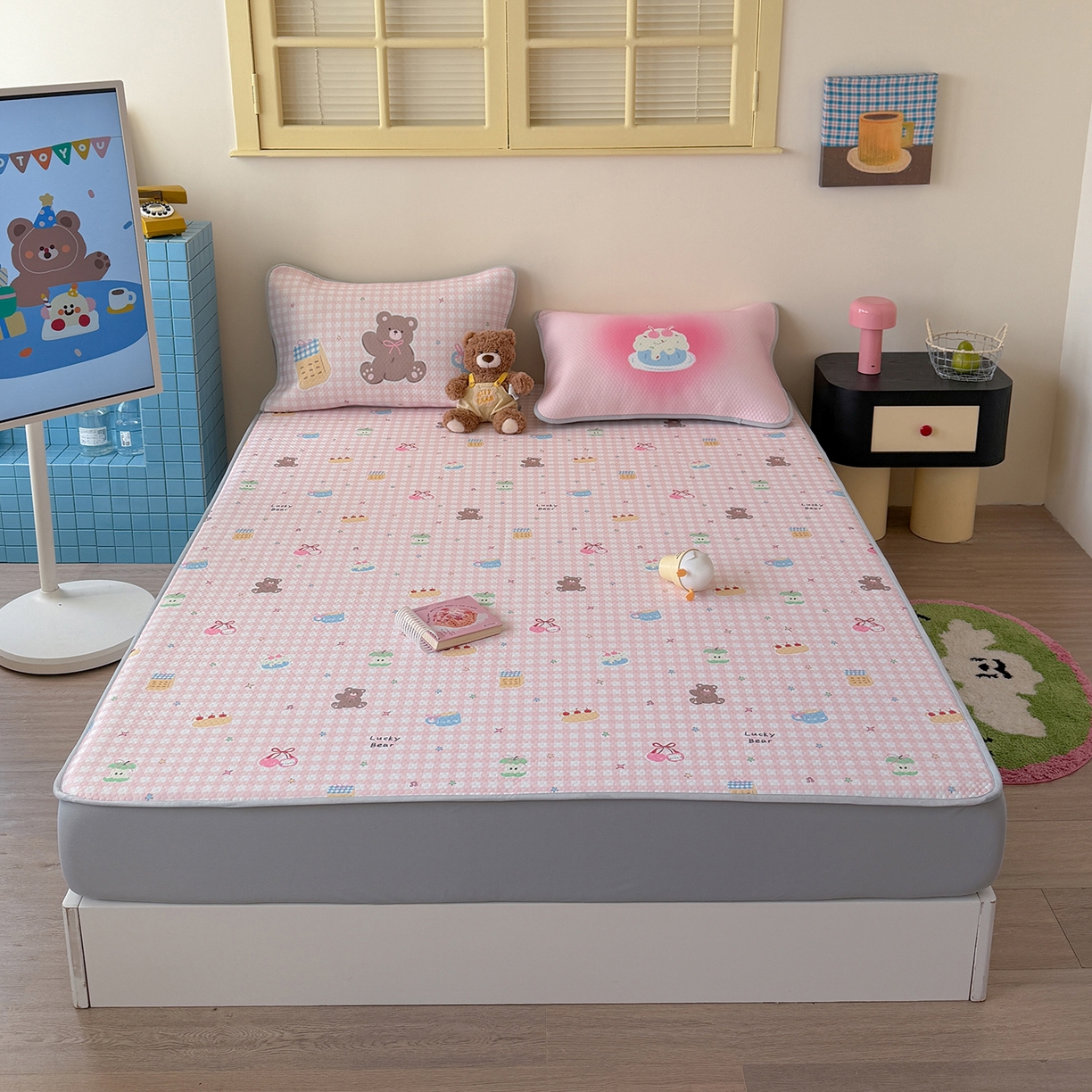 91家纺网 家纺一手货源 找家纺 Sweet dreams甜梦 2026新款A类数码印花凉感豆豆床笠款凉席--小版 樱桃小熊