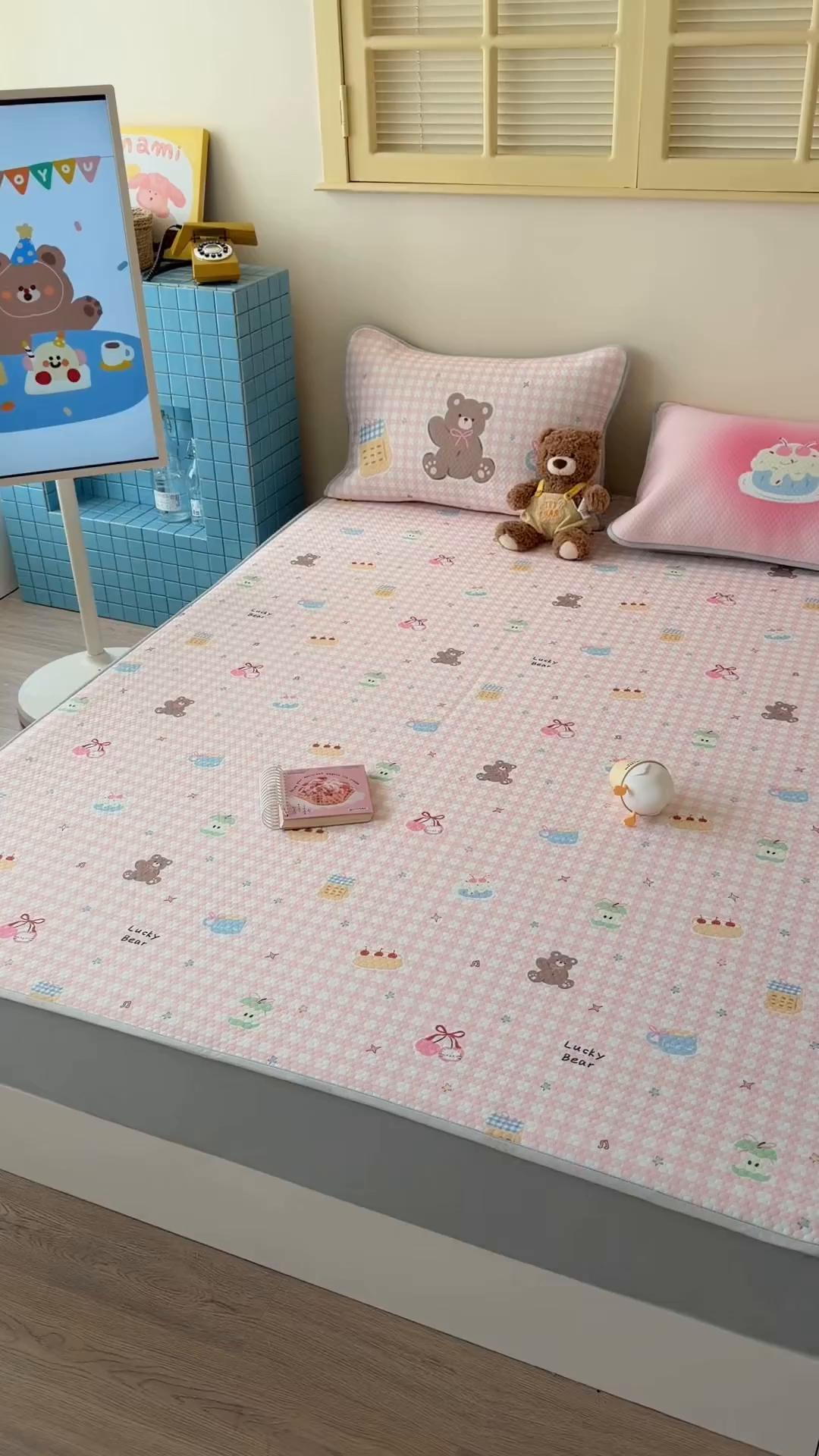 91家纺网 家纺一手货源 找家纺 Sweet dreams甜梦 2026新款A类数码印花凉感豆豆床笠款凉席--小版 樱桃小熊