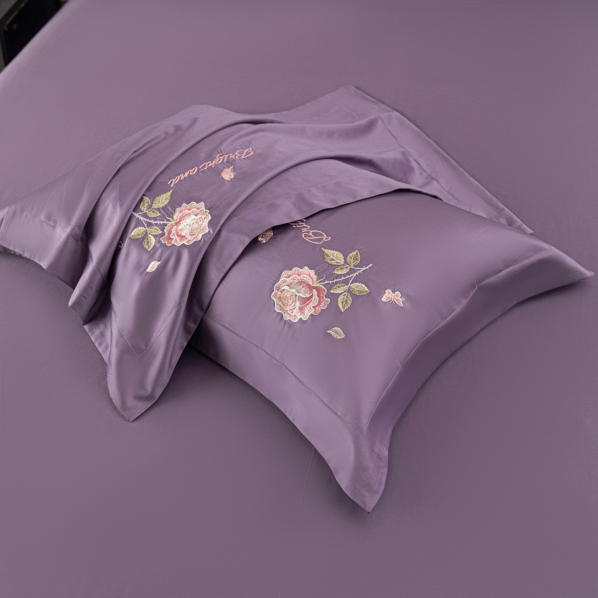 91家纺网 家纺一手货源 找家纺 （总）莉迪娅 2026新款50s双股长绒棉简约纯色绣花枕套--玫瑰恋人系列