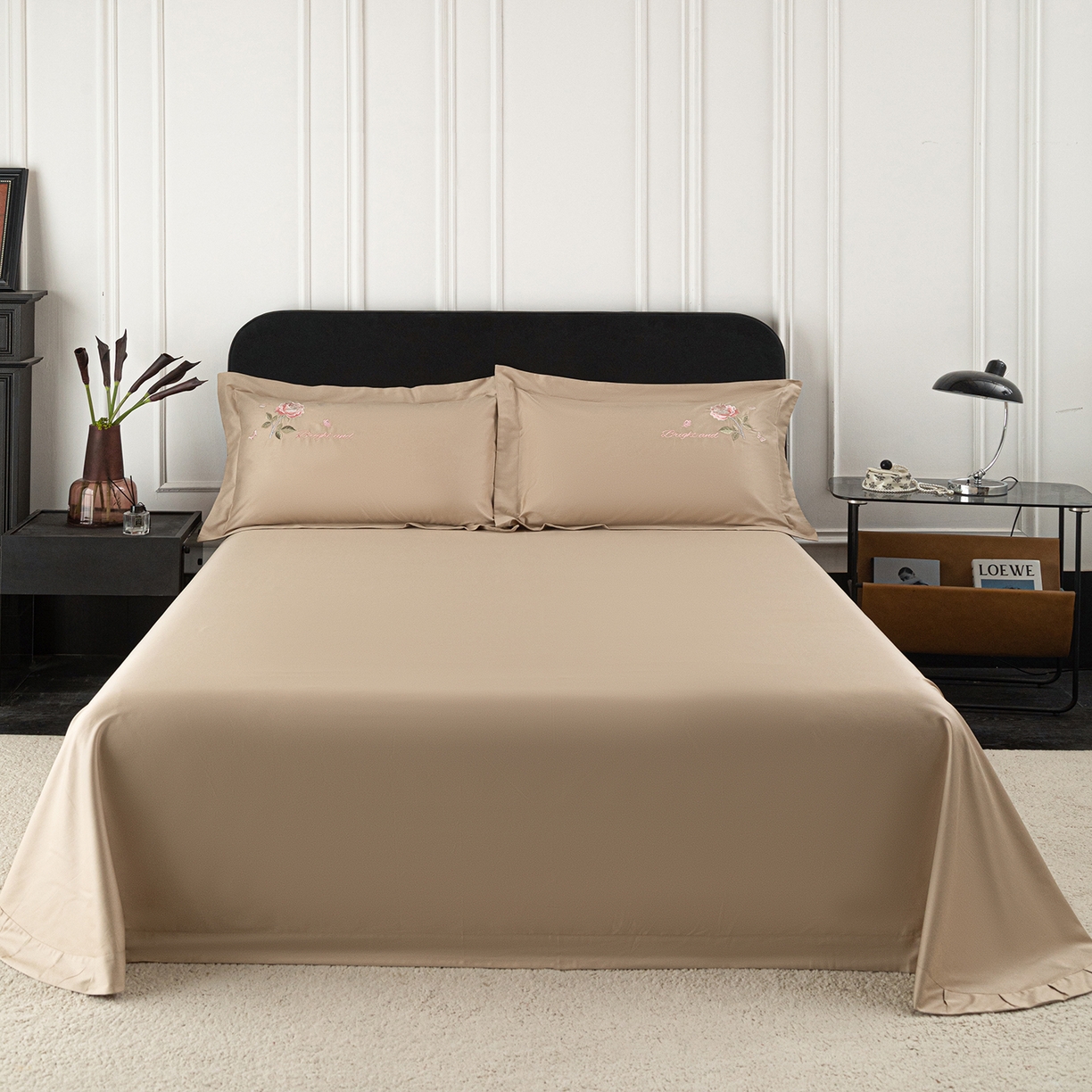 91家纺网 家纺一手货源 找家纺 莉迪娅 2026新款50s双股长绒棉纯色简约绣花床单三件套--玫瑰恋人系列 卡其