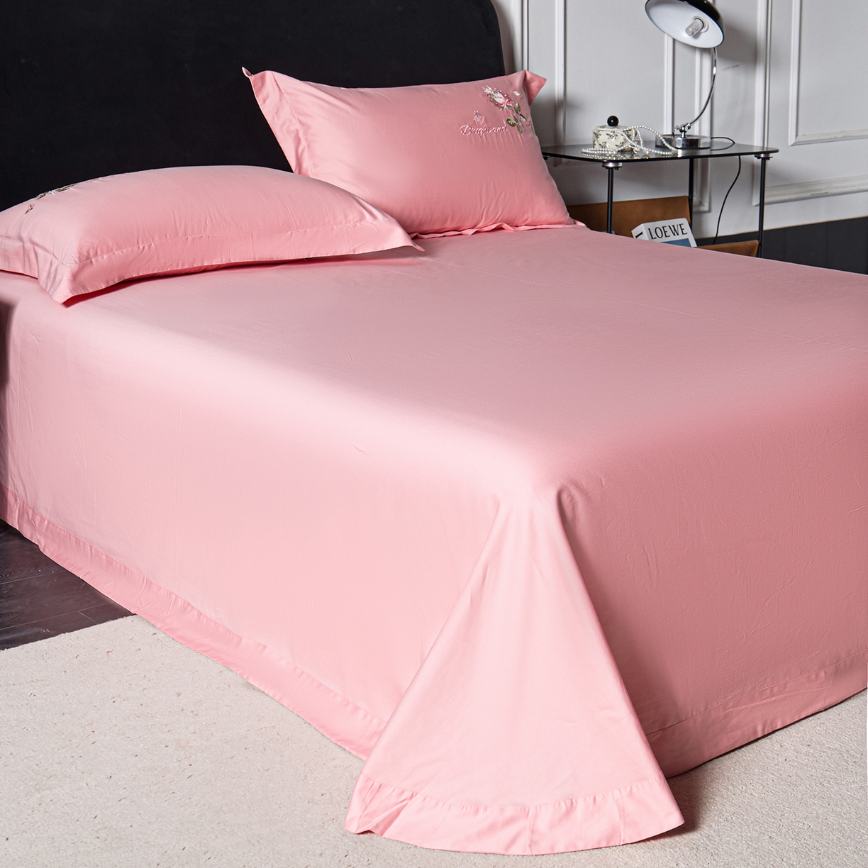 91家纺网 家纺一手货源 找家纺 莉迪娅 2026新款50s双股长绒棉纯色简约绣花床单三件套--玫瑰恋人系列 樱红玉