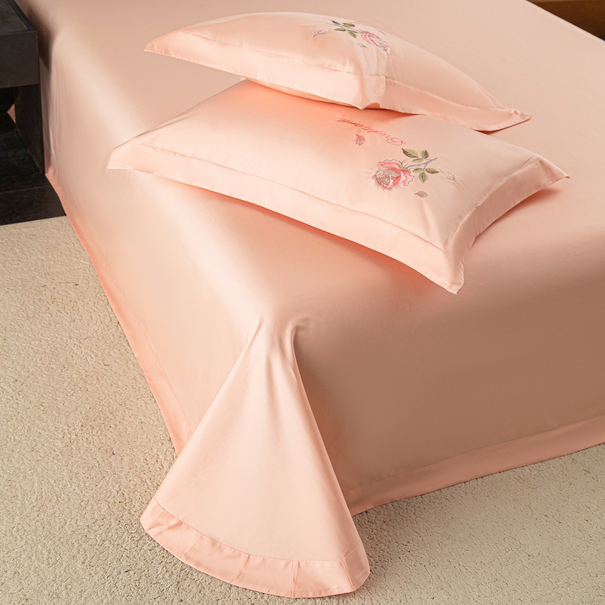 91家纺网 家纺一手货源 找家纺 莉迪娅 2026新款50s双股长绒棉纯色简约绣花床单三件套--玫瑰恋人系列 香妃玉