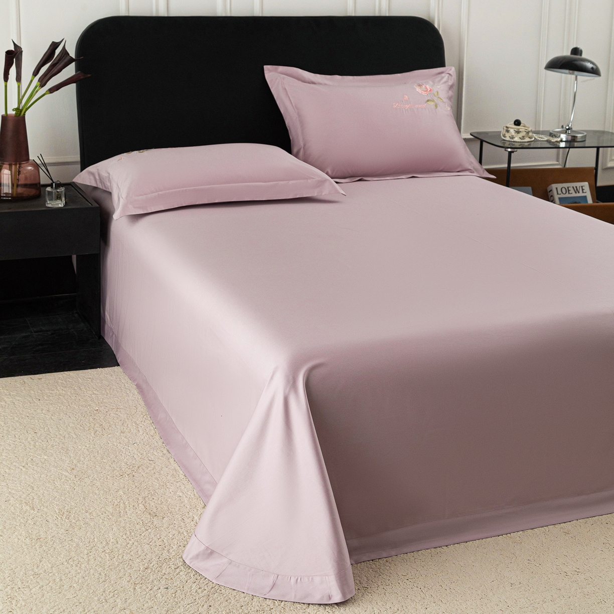 91家纺网 家纺一手货源 找家纺 莉迪娅 2026新款50s双股长绒棉纯色简约绣花床单三件套--玫瑰恋人系列 香芋紫