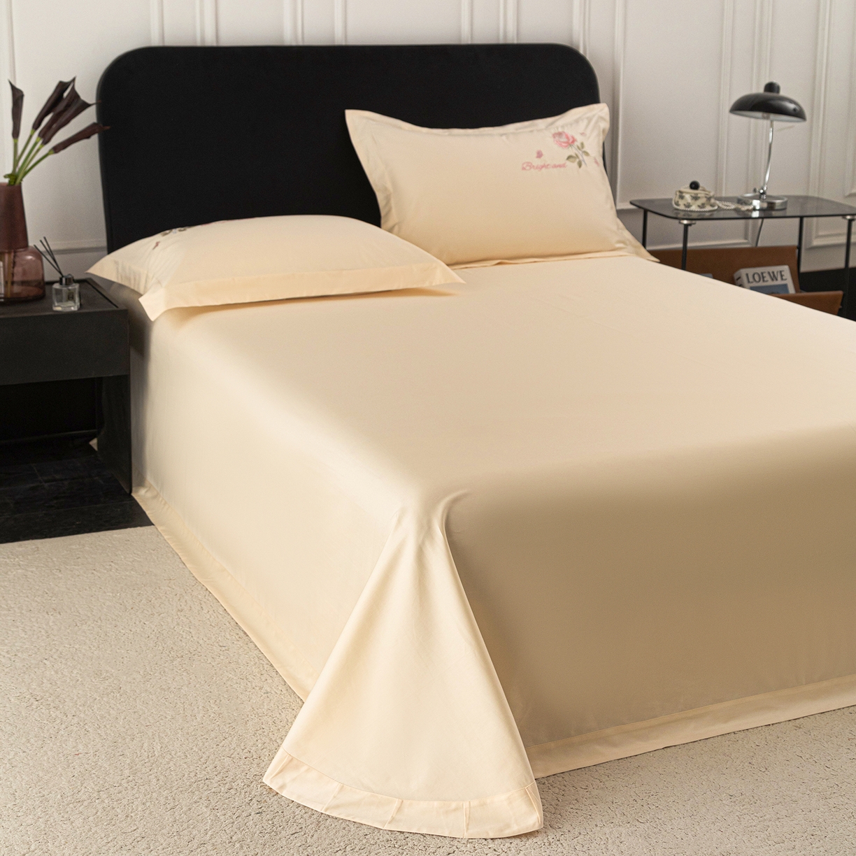 91家纺网 家纺一手货源 找家纺 莉迪娅 2026新款50s双股长绒棉纯色简约绣花床单三件套--玫瑰恋人系列 奶油黄