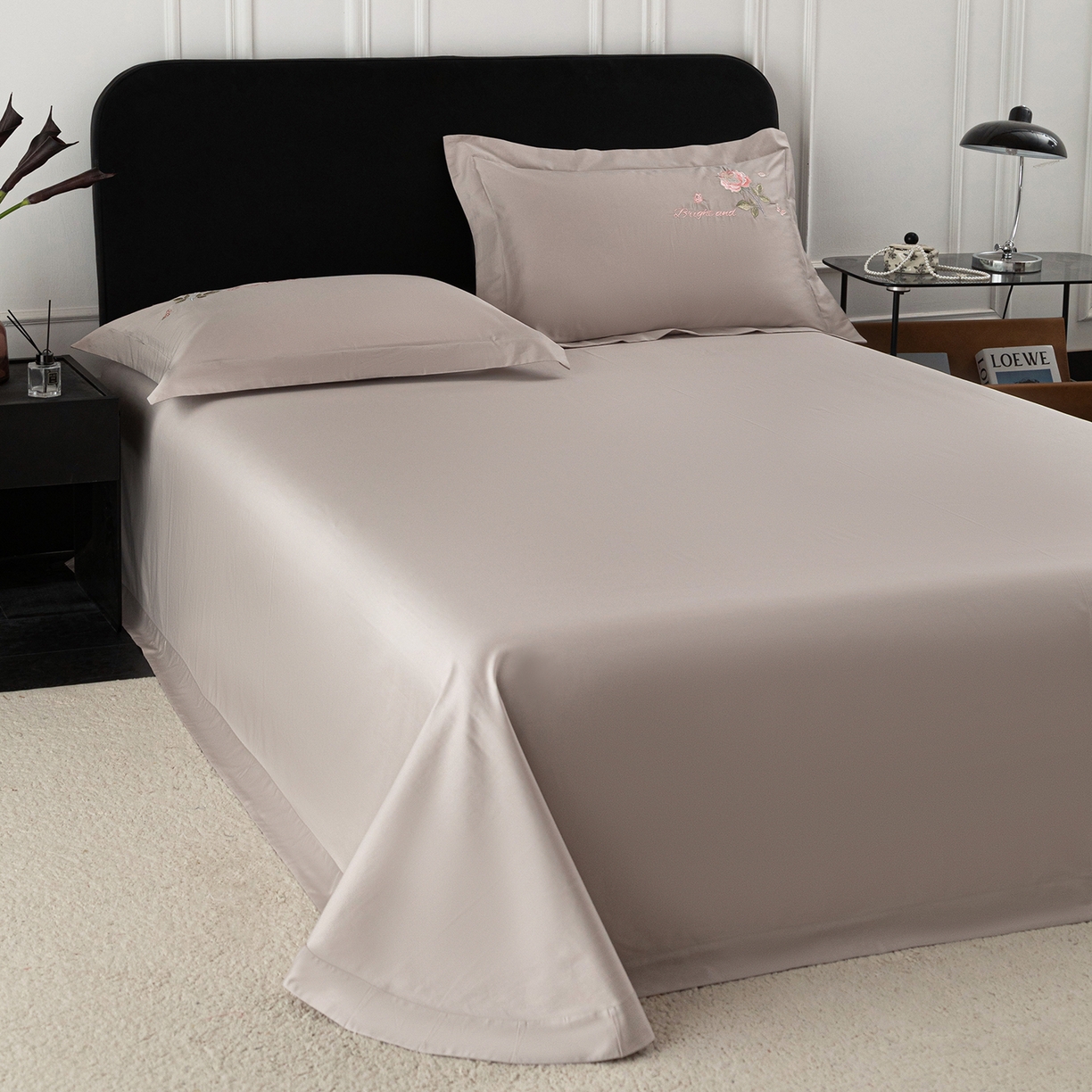 91家纺网 家纺一手货源 找家纺 莉迪娅 2026新款50s双股长绒棉纯色简约绣花床单三件套--玫瑰恋人系列 水银灰