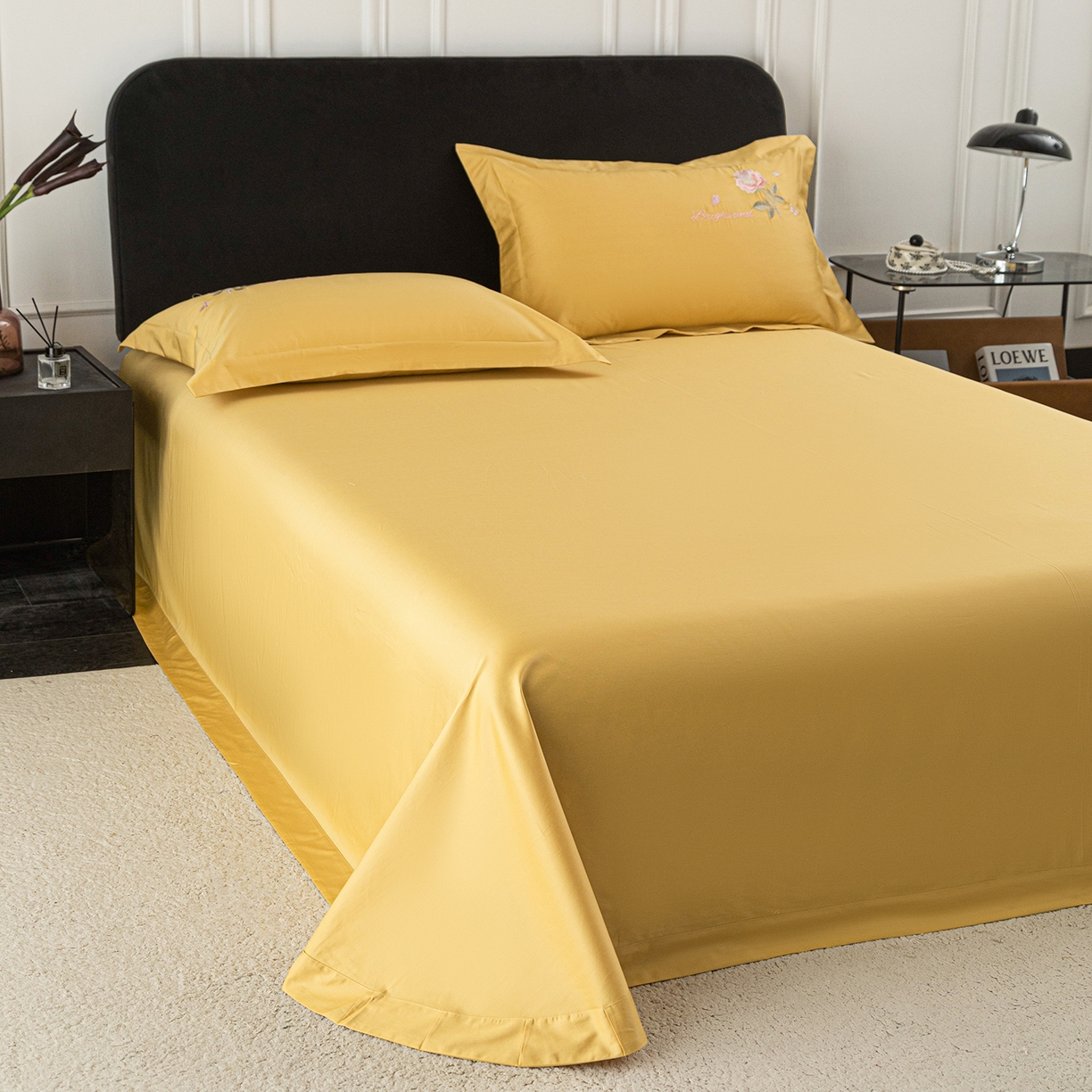 91家纺网 家纺一手货源 找家纺 莉迪娅 2026新款50s双股长绒棉纯色简约绣花床单三件套--玫瑰恋人系列 姜黄