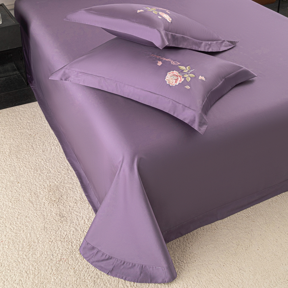 91家纺网 家纺一手货源 找家纺 莉迪娅 2026新款50s双股长绒棉纯色简约绣花床单三件套--玫瑰恋人系列 魅惑紫