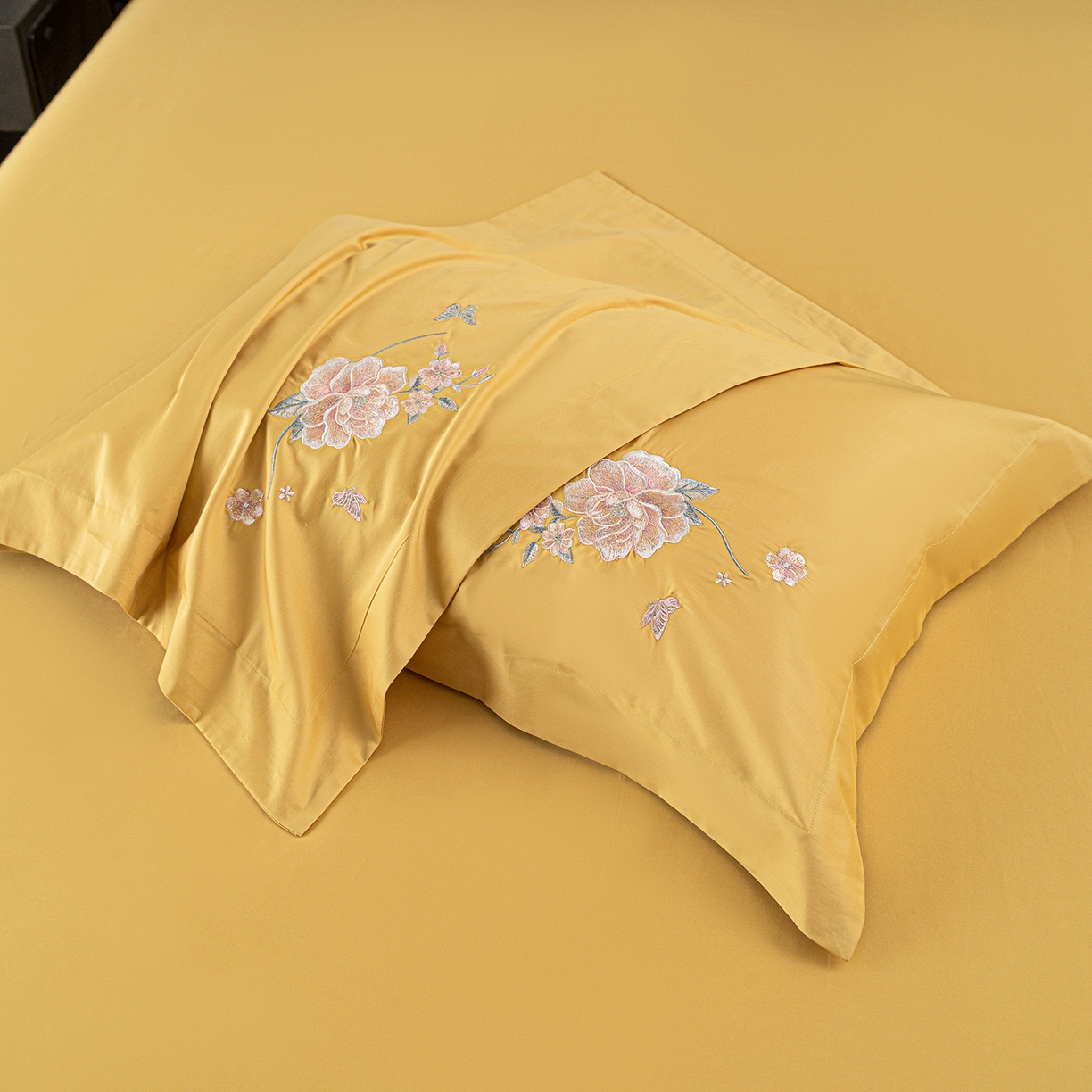 91家纺网 家纺一手货源 找家纺 （总）莉迪娅 2026新款50s双股长绒棉简约纯色绣花枕套--花开牡丹系列