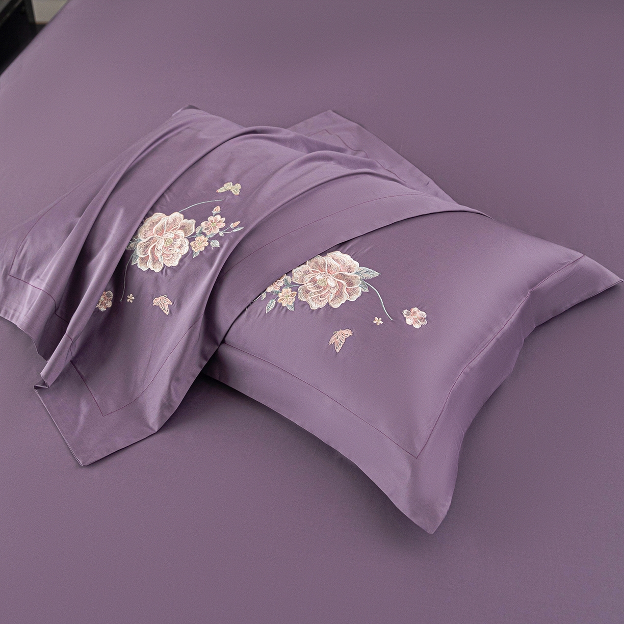 91家纺网 家纺一手货源 找家纺 （总）莉迪娅 2026新款50s双股长绒棉简约纯色绣花枕套--花开牡丹系列