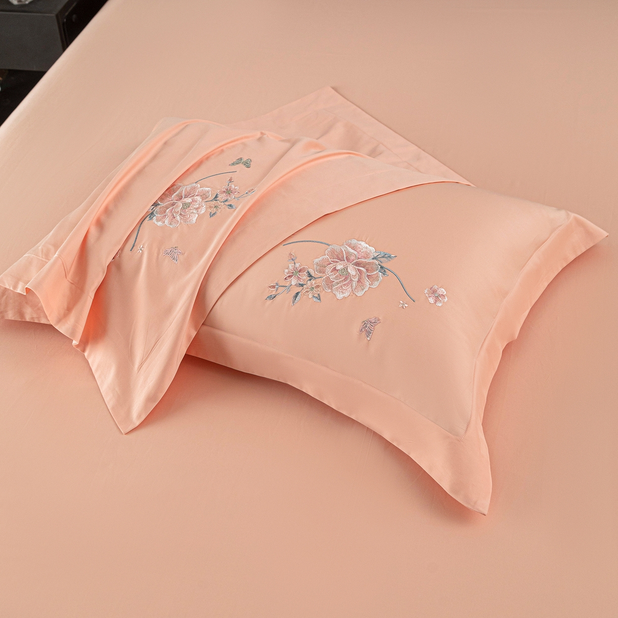 91家纺网 家纺一手货源 找家纺 （总）莉迪娅 2026新款50s双股长绒棉简约纯色绣花枕套--花开牡丹系列