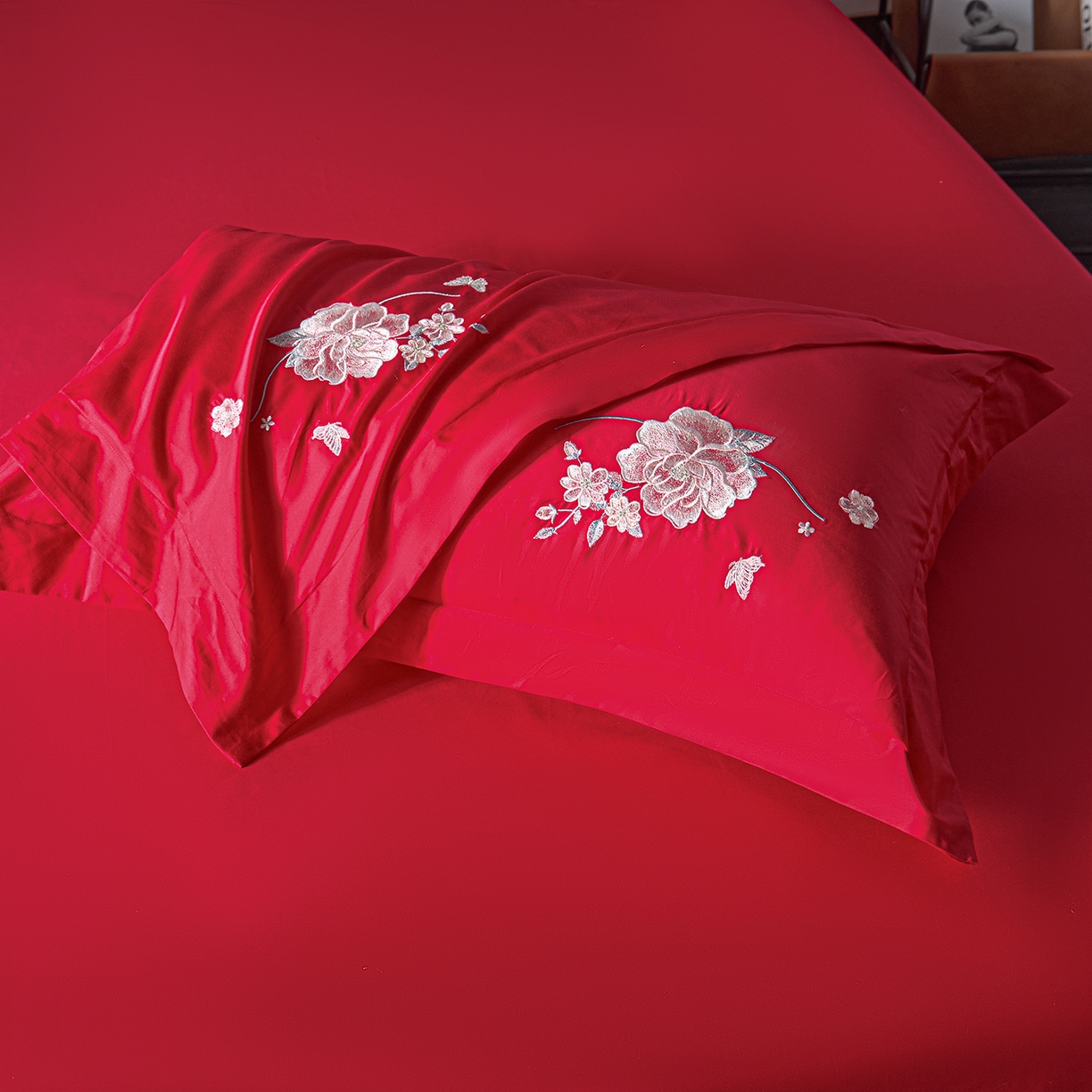 91家纺网 家纺一手货源 找家纺 （总）莉迪娅 2026新款50s双股长绒棉简约纯色绣花枕套--花开牡丹系列