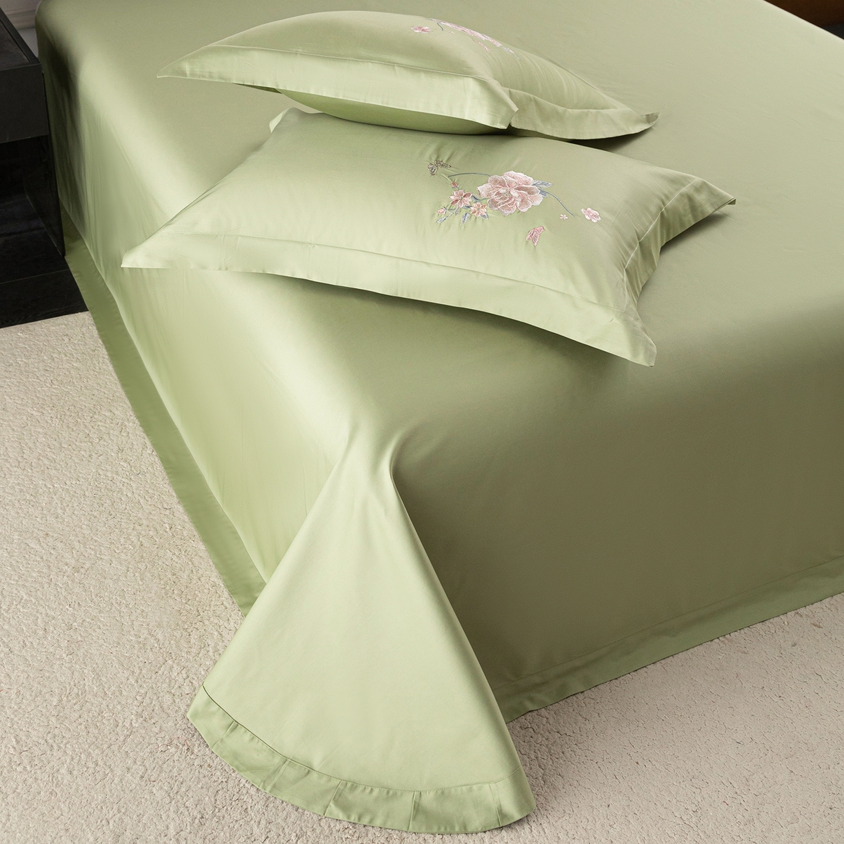 91家纺网 家纺一手货源 找家纺 莉迪娅 2026新款50s双股长绒棉纯色简约绣花床单三件套--花开牡丹系列 抹茶绿牡丹