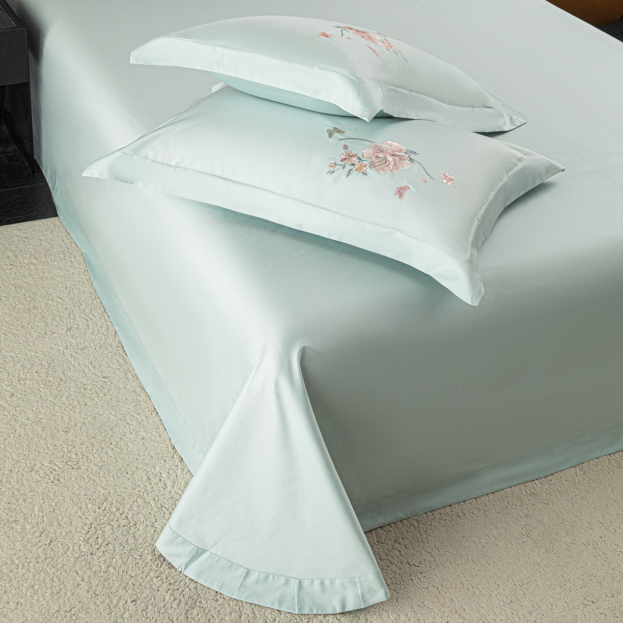 91家纺网 家纺一手货源 找家纺 莉迪娅 2026新款50s双股长绒棉纯色简约绣花床单三件套--花开牡丹系列 水云绿牡丹