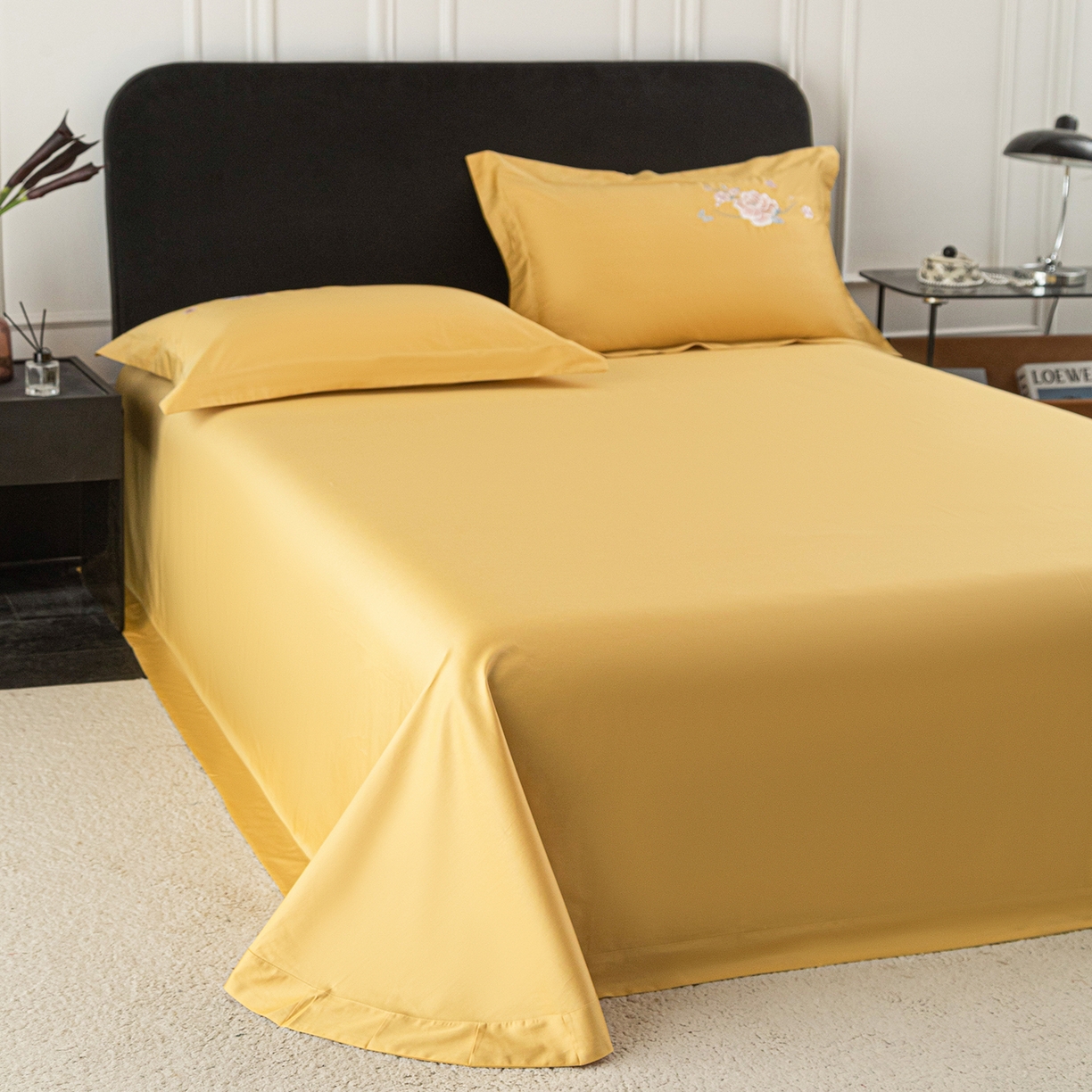 91家纺网 家纺一手货源 找家纺 莉迪娅 2026新款50s双股长绒棉纯色简约绣花床单三件套--花开牡丹系列 姜黄牡丹