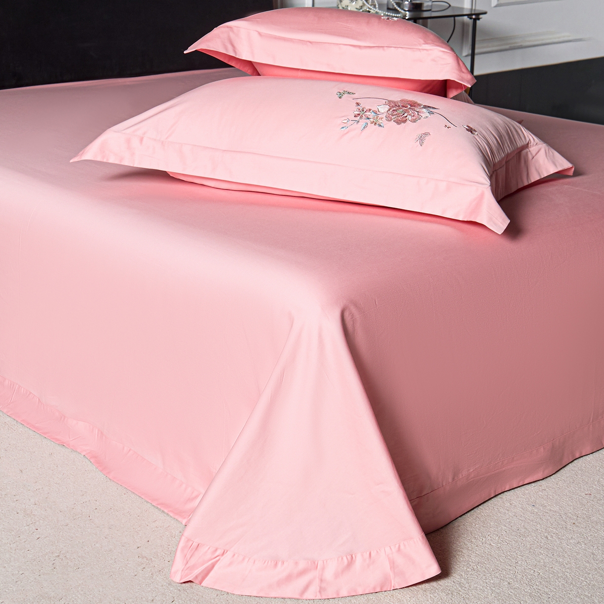 91家纺网 家纺一手货源 找家纺 莉迪娅 2026新款50s双股长绒棉纯色简约绣花床单三件套--花开牡丹系列 樱红玉牡丹