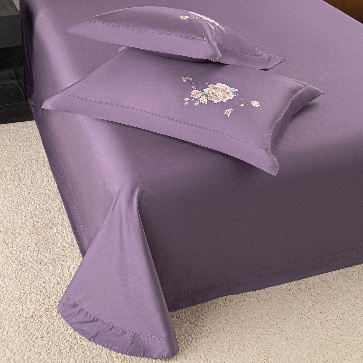 91家纺网 家纺一手货源 找家纺 莉迪娅 2026新款50s双股长绒棉纯色简约绣花床单三件套--花开牡丹系列 魅惑紫牡丹