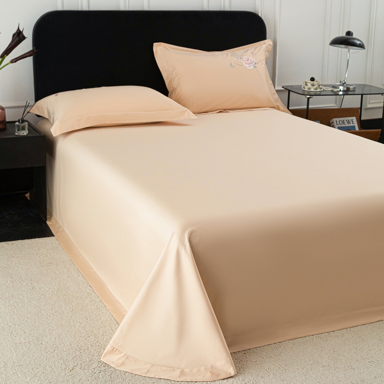 91家纺网 家纺一手货源 找家纺 莉迪娅 2026新款50s双股长绒棉纯色简约绣花床单三件套--花开牡丹系列 香槟金牡丹