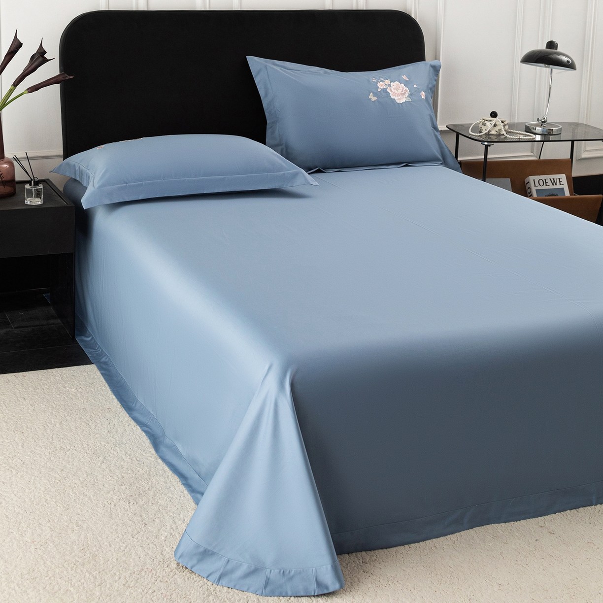 91家纺网 家纺一手货源 找家纺 莉迪娅 2026新款50s双股长绒棉纯色简约绣花床单三件套--花开牡丹系列 海藻蓝牡丹