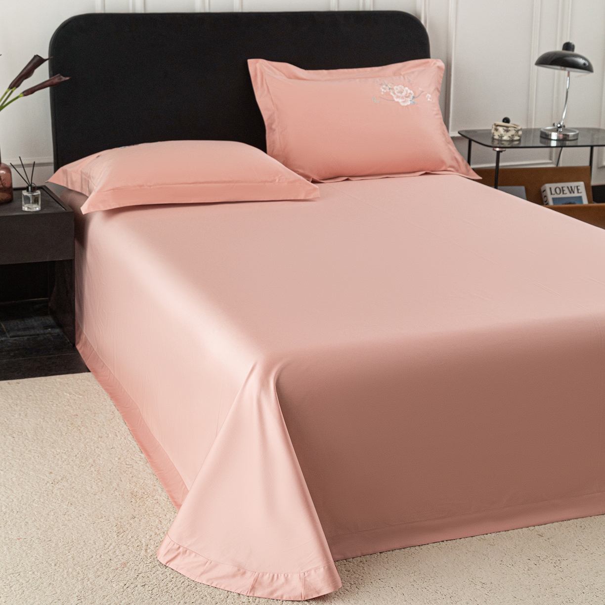 91家纺网 家纺一手货源 找家纺 莉迪娅 2026新款50s双股长绒棉纯色简约绣花床单三件套--花开牡丹系列 粉豆沙牡丹