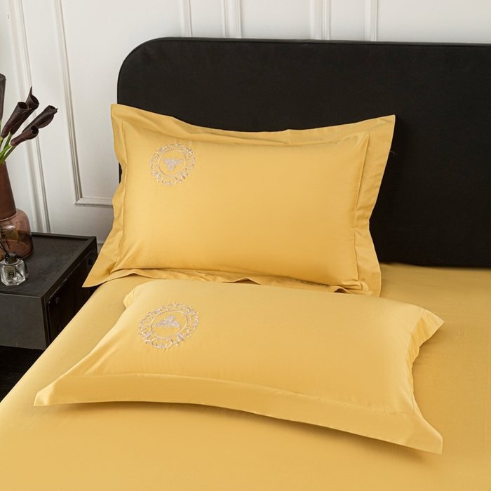 91家纺网 家纺一手货源 找家纺 （总）莉迪娅 2026新款50s双股长绒棉简约纯色绣花枕套--小蜜蜂系列