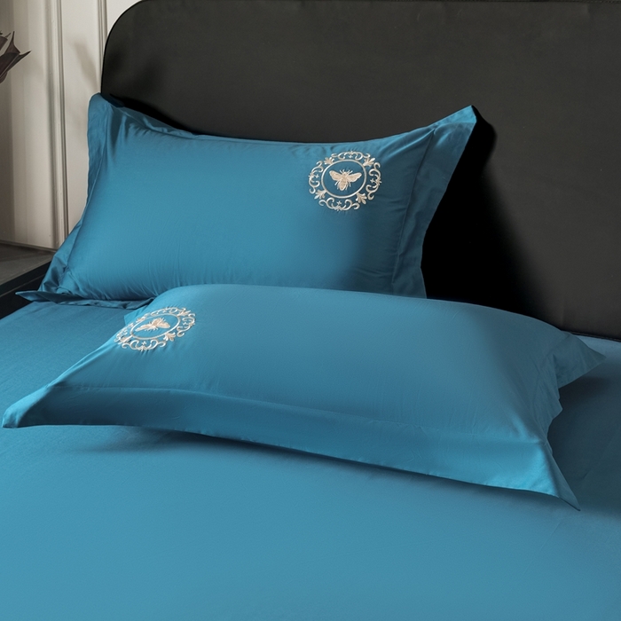 91家纺网 家纺一手货源 找家纺 （总）莉迪娅 2026新款50s双股长绒棉简约纯色绣花枕套--小蜜蜂系列