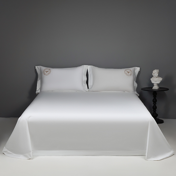 91家纺网 家纺一手货源 找家纺 莉迪娅 2026新款50s双股长绒棉纯色简约绣花床单三件套--小蜜蜂系列 珍珠白