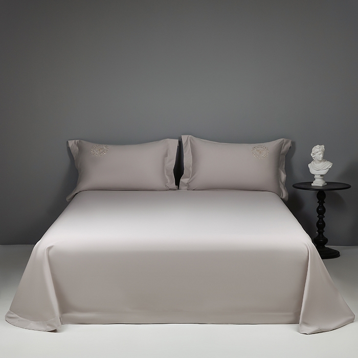 91家纺网 家纺一手货源 找家纺 莉迪娅 2026新款50s双股长绒棉纯色简约绣花床单三件套--小蜜蜂系列 水银灰