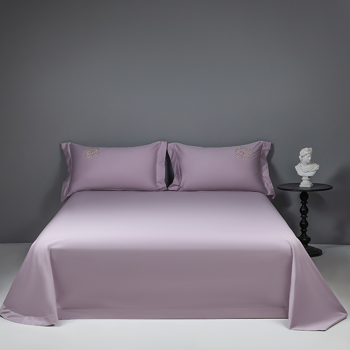 91家纺网 家纺一手货源 找家纺 莉迪娅 2026新款50s双股长绒棉纯色简约绣花床单三件套--小蜜蜂系列 香芋紫