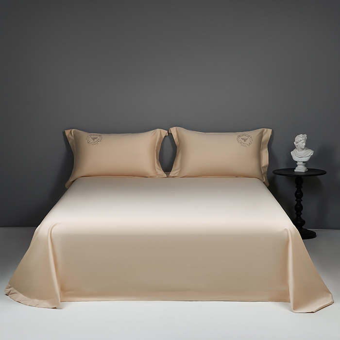 91家纺网 家纺一手货源 找家纺 莉迪娅 2026新款50s双股长绒棉纯色简约绣花床单三件套--小蜜蜂系列 香槟金