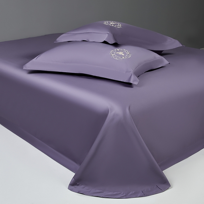 91家纺网 家纺一手货源 找家纺 莉迪娅 2026新款50s双股长绒棉纯色简约绣花床单三件套--小蜜蜂系列 魅惑紫