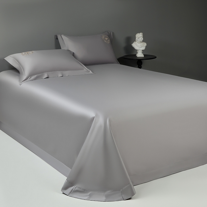 91家纺网 家纺一手货源 找家纺 莉迪娅 2026新款50s双股长绒棉纯色简约绣花床单三件套--小蜜蜂系列 富贵灰