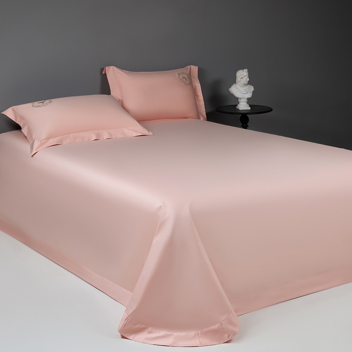 91家纺网 家纺一手货源 找家纺 莉迪娅 2026新款50s双股长绒棉纯色简约绣花床单三件套--小蜜蜂系列 香妃玉