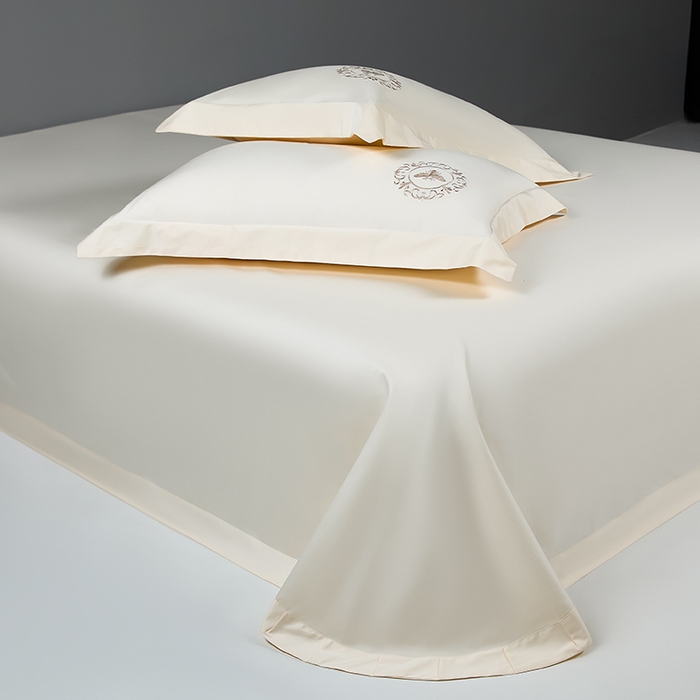 91家纺网 家纺一手货源 找家纺 莉迪娅 2026新款50s双股长绒棉纯色简约绣花床单三件套--小蜜蜂系列 奶油黄