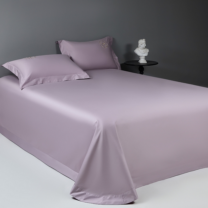 91家纺网 家纺一手货源 找家纺 莉迪娅 2026新款50s双股长绒棉纯色简约绣花床单三件套--小蜜蜂系列 香芋紫