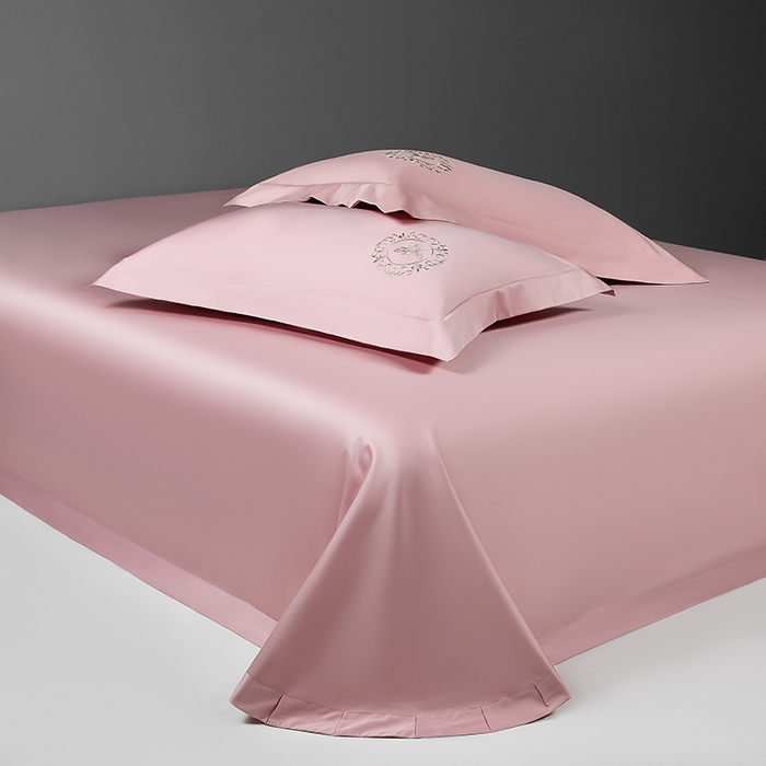 91家纺网 家纺一手货源 找家纺 莉迪娅 2026新款50s双股长绒棉纯色简约绣花床单三件套--小蜜蜂系列 粉豆沙