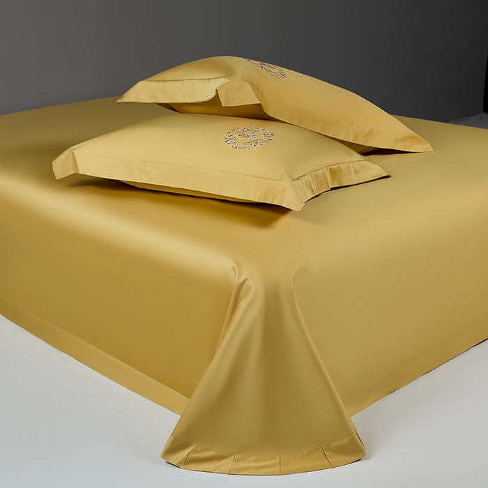 91家纺网 家纺一手货源 找家纺 莉迪娅 2026新款50s双股长绒棉纯色简约绣花床单三件套--小蜜蜂系列 姜黄