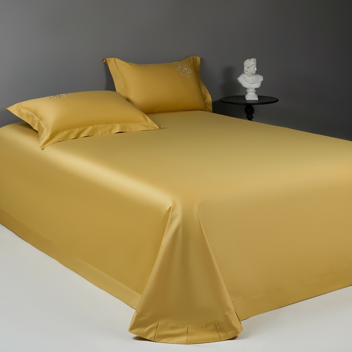 91家纺网 家纺一手货源 找家纺 莉迪娅 2026新款50s双股长绒棉纯色简约绣花床单三件套--小蜜蜂系列 姜黄