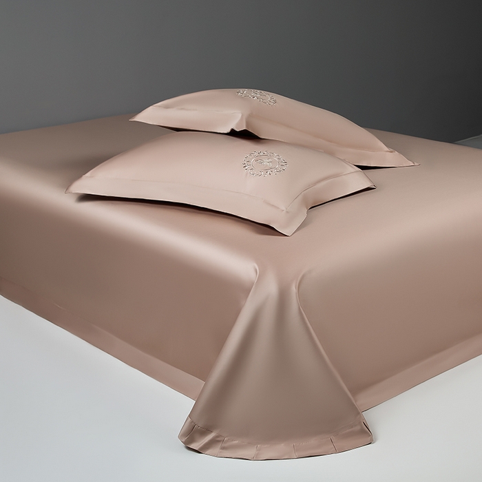 91家纺网 家纺一手货源 找家纺 莉迪娅 2026新款50s双股长绒棉纯色简约绣花床单三件套--小蜜蜂系列 经典咖