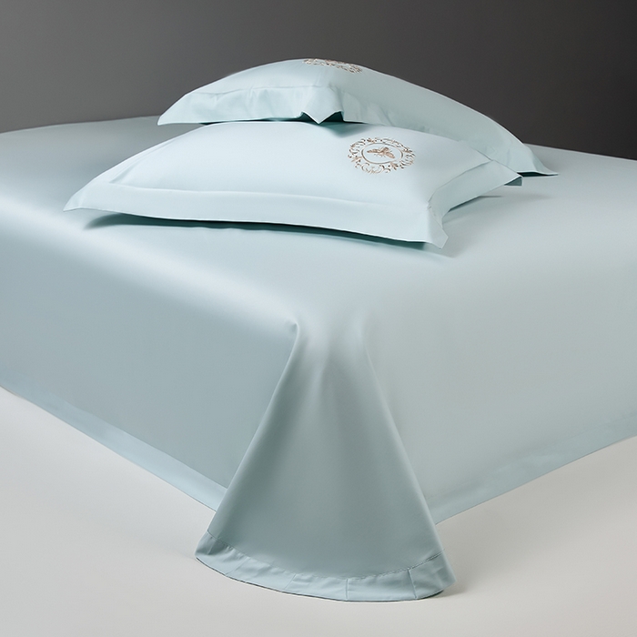 91家纺网 家纺一手货源 找家纺 莉迪娅 2026新款50s双股长绒棉纯色简约绣花床单三件套--小蜜蜂系列 水云绿