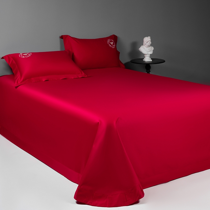 91家纺网 家纺一手货源 找家纺 莉迪娅 2026新款50s双股长绒棉纯色简约绣花床单三件套--小蜜蜂系列 中国红