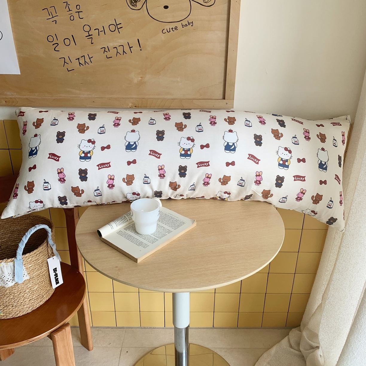 91家纺网 家纺一手货源 找家纺 桃喜 2026新款全棉双层纱巨无霸长抱枕 双层纱长抱枕-背带裤小猫