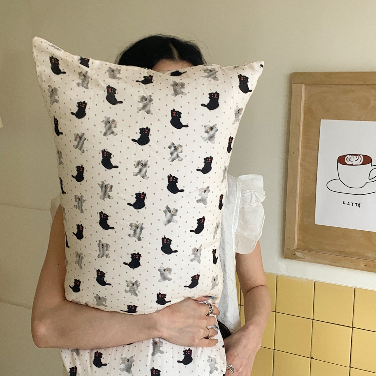 91家纺网 家纺一手货源 找家纺 桃喜 2026新款全棉双层纱巨无霸长抱枕 双层纱长抱枕-波点小黑猫