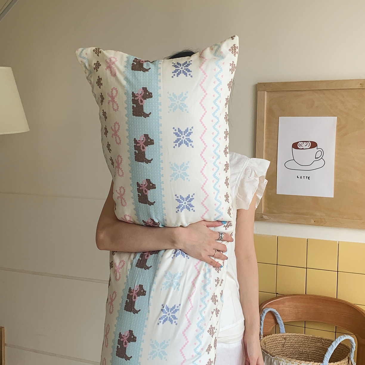 91家纺网 家纺一手货源 找家纺 桃喜 2026新款全棉双层纱巨无霸长抱枕 双层纱长抱枕-费尔岛狗狗蓝