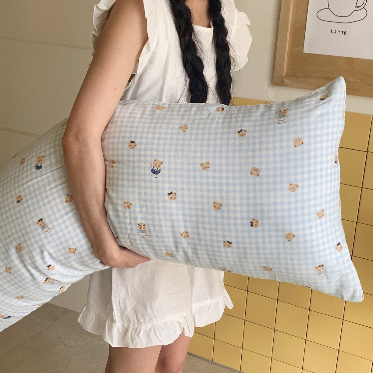 91家纺网 家纺一手货源 找家纺 桃喜 2026新款全棉双层纱巨无霸长抱枕 双层纱长抱枕-蓝格小熊