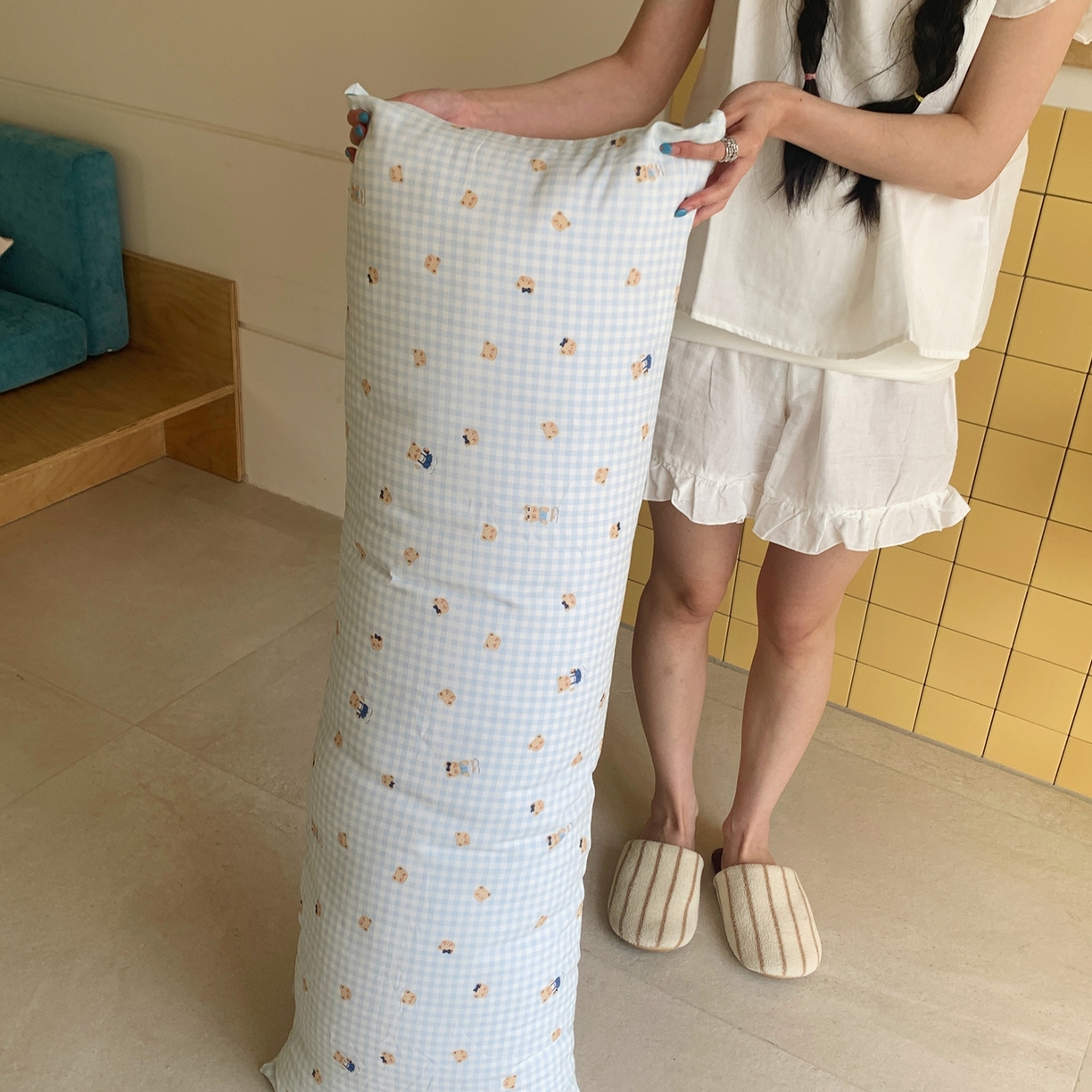 91家纺网 家纺一手货源 找家纺 桃喜 2026新款全棉双层纱巨无霸长抱枕 双层纱长抱枕-蓝格小熊