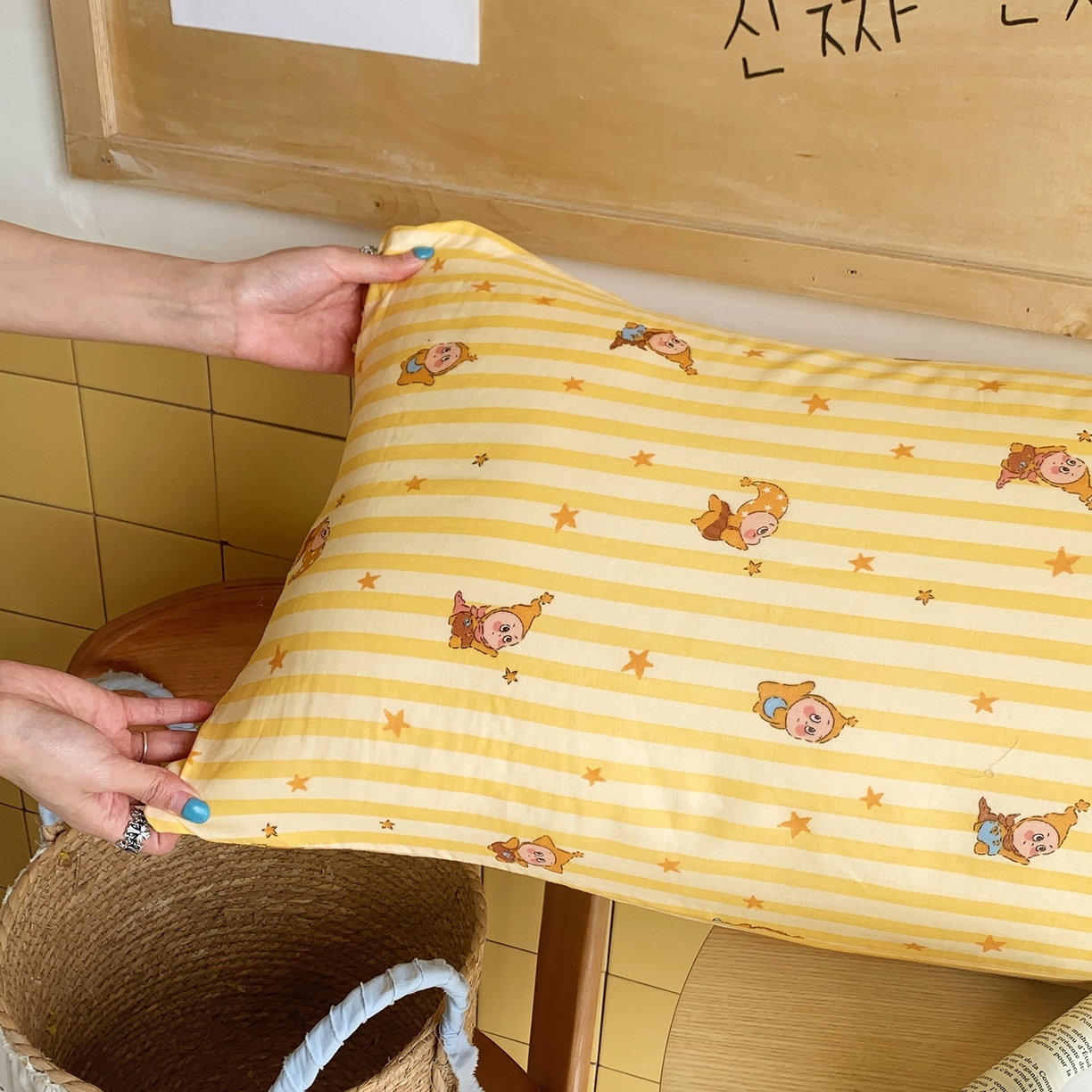 91家纺网 家纺一手货源 找家纺 桃喜 2026新款全棉双层纱巨无霸长抱枕 双层纱长抱枕-晚安小星星