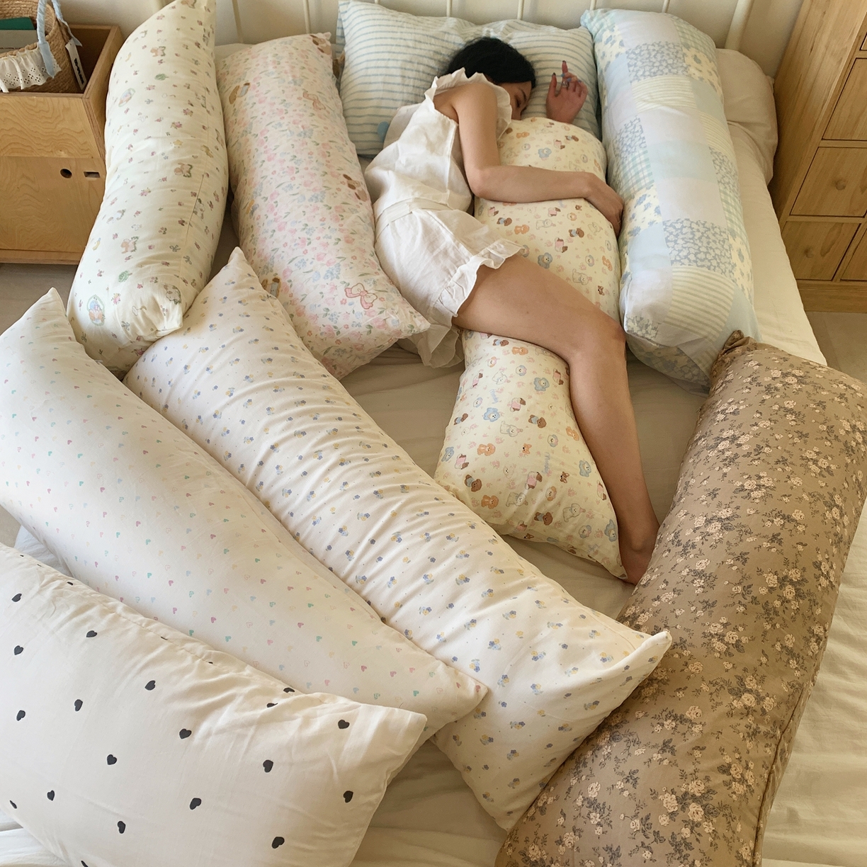 91家纺网 家纺一手货源 找家纺 （总）桃喜 2026新款全棉双层纱巨无霸长抱枕双层纱长抱枕福利特价品 不退换（随机花型）